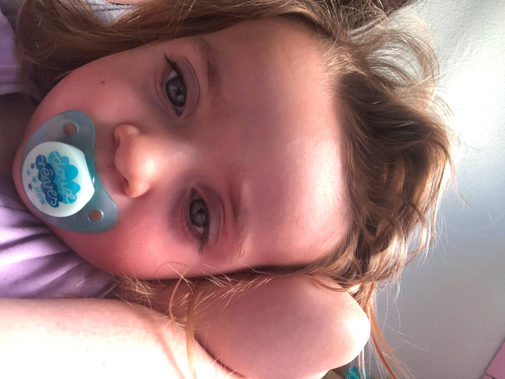 Iris a rejoint le concours — aidez-le/la à gagner de superbes lots ! beauty, cheek, chin, close_up, cool, eye, eyebrow, eyelash, face, fun, hair, head, lip, mouth, neck, nose, person, photography, selfie, skin