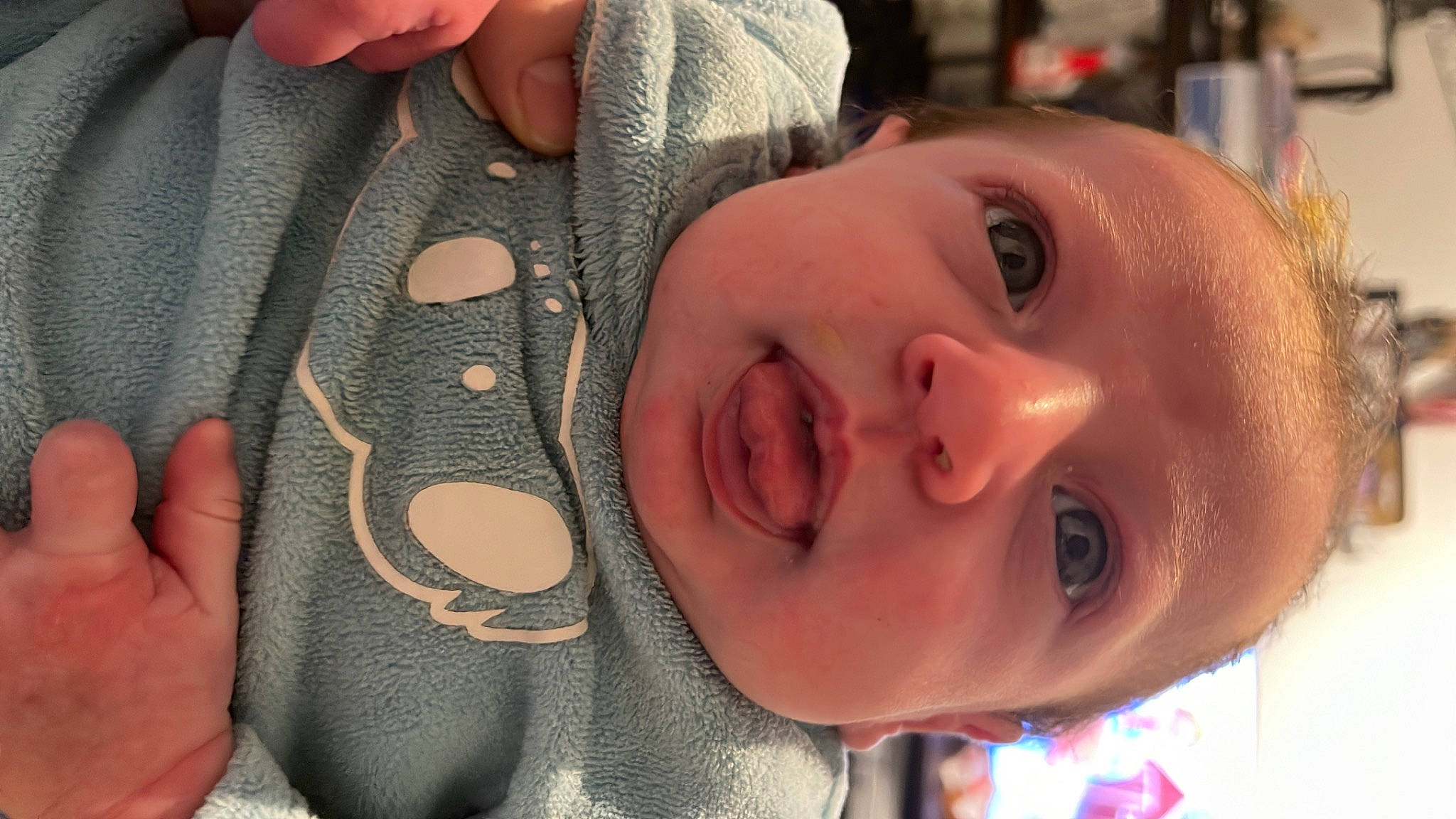 élyne a rejoint le concours — aidez-le/la à gagner de superbes lots ! baby, cheek, chin, ear, eye, eyebrow, eyelash, finger, forehead, gesture, happy, iris, lip, mammal, mouth, neck, nose, person, skin, smile