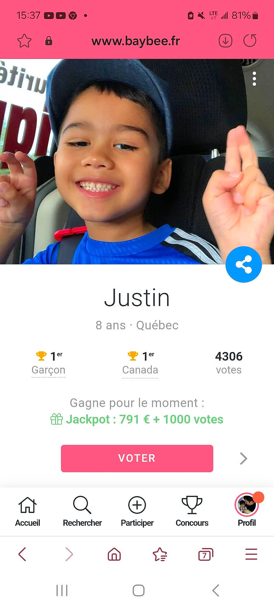 Justin participe au concours pour gagner de l'argent avec cette photo : child, communication_device, electric_blue, electronic_device, finger, font, fun, gadget, gesture, happy, joy, multimedia, nail, person, product, recreation, sharing, smile, t_shirt, thumb