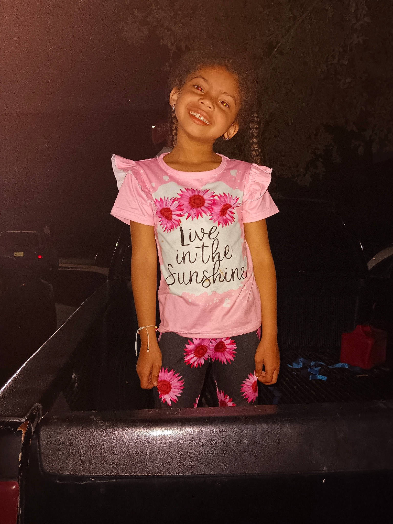 Mialynn joined the competition — help win amazing prizes! artist, entertainment, event, face, fashion_design, flash_photography, flesh, fun, happy, joy, leisure, magenta, performance, performing_arts, person, pink, pop_music, shoulder, sitting, smile