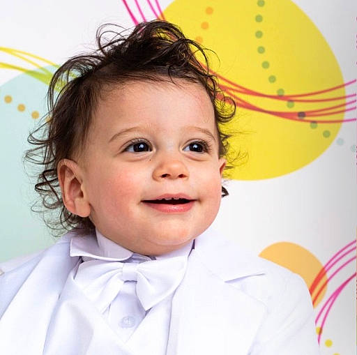 Thiago participe au concours pour gagner de l'argent avec cette photo : beauty, cheek, child, collar, dress_shirt, eyebrow, eyelash, face, facial_expression, forehead, fun, hairstyle, happy, iris, joy, lip, nose, person, skin, sleeve
