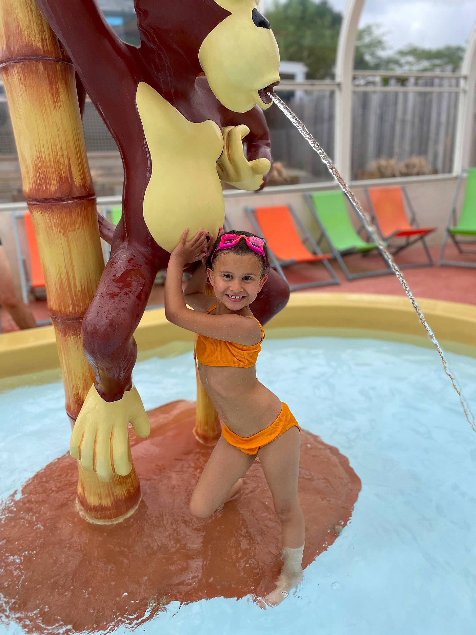 Chaïma a rejoint le concours — aidez-le/la à gagner de superbes lots ! animation, art, child, fictional_character, flooring, fun, happy, hat, headwear, human_leg, joy, leisure, nonbuilding_structure, person, play, recreation, smile, thigh, toddler, tree