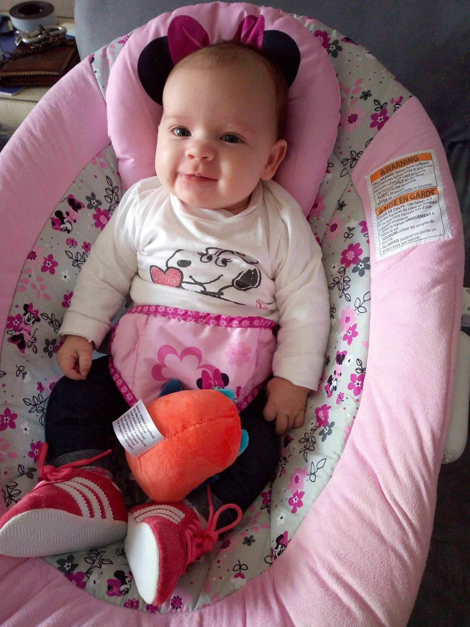 Maïwenn a rejoint le concours — aidez-le/la à gagner de superbes lots ! baby_carriage, baby_products, child, day, fun, girl, infant, iris, person, pink, play, product, sitting, skin, smile, textile, toddler, toy