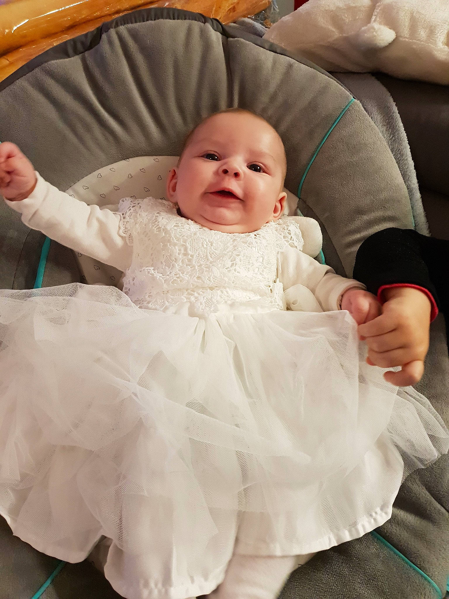 Daenerys a rejoint le concours — aidez-le/la à gagner de superbes lots ! baby_products, bed, child, dress, fun, furniture, girl, gown, infant, material, person, product, skin, smile, textile, toddler