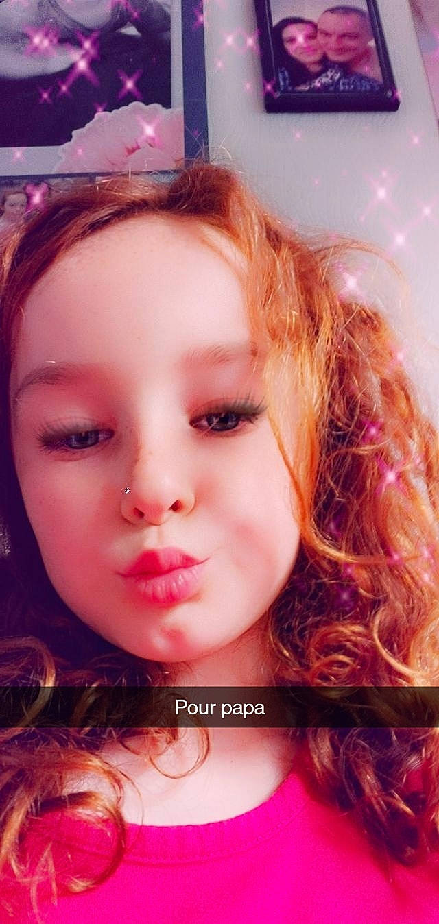 Cindy a rejoint le concours — aidez-le/la à gagner de superbes lots ! beauty, blond, brown_hair, cheek, child_model, chin, close_up, eye, eyebrow, eyelash, face, forehead, hair, hair_coloring, hairstyle, head, iris, lip, nose, person