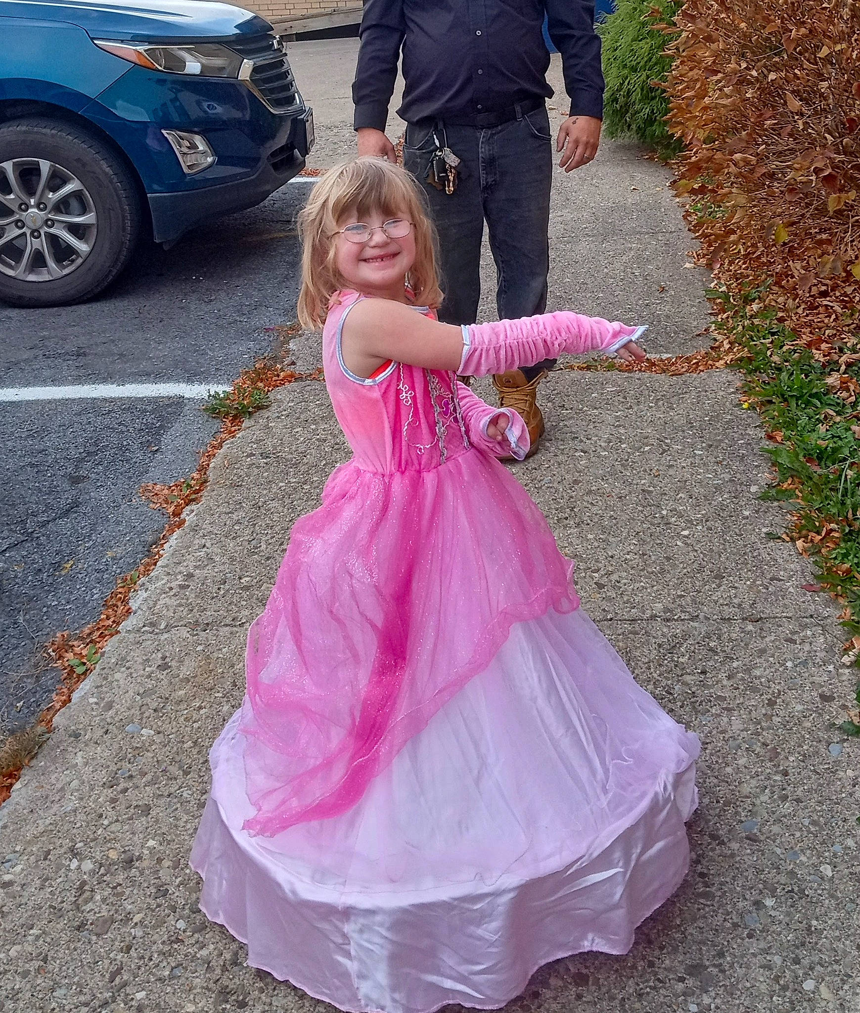 Autumn is registered to the contest to win money with this photo: asphalt, auto_part, automotive_exterior, automotive_lighting, automotive_tire, car, dress, event, joy, motor_vehicle, person, personal_luxury_car, photograph, pink, smile, snapshot, sneakers, tire, toddler, vehicle