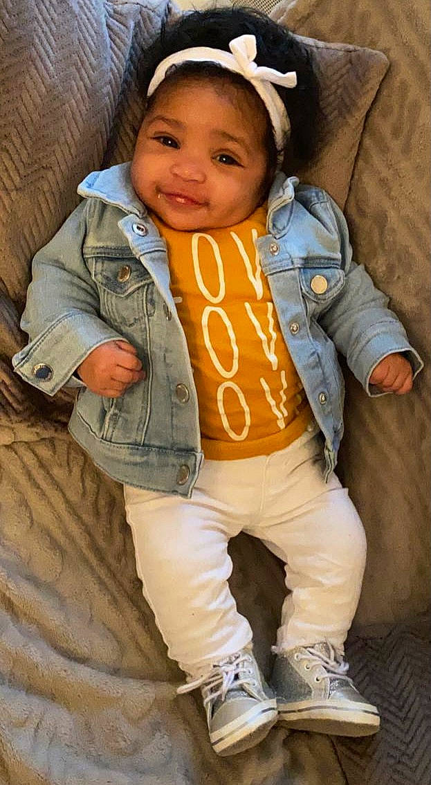 Sohraya a rejoint le concours — aidez-le/la à gagner de superbes lots ! baby_toddler_clothing, cheek, comfort, cool, eye, face, facial_expression, happy, headwear, human, joy, nose, orange, organ, outerwear, people, person, skin, sleeve, smile