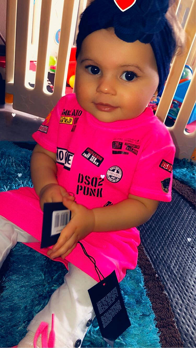 Assia participe au concours pour gagner de l'argent avec cette photo : baby, baby_toddler_clothing, cheek, child, chin, cool, doll, eyebrow, eyelash, fun, happy, head, headwear, leisure, magenta, person, pink, skin, sleeve, sportswear