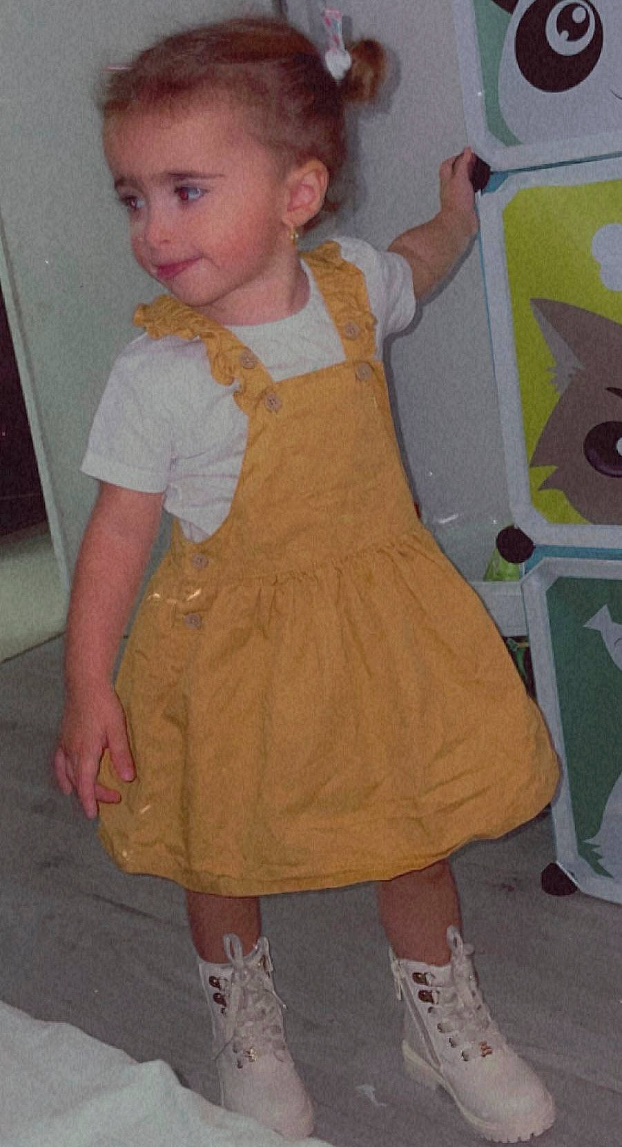 Catalia a rejoint le concours — aidez-le/la à gagner de superbes lots ! art, baby_toddler_clothing, blond, cheek, child, clothing, day_dress, dress, face, hairstyle, joint, leg, one_piece_garment, organ, pattern, person, skin, sleeve, standing, textile