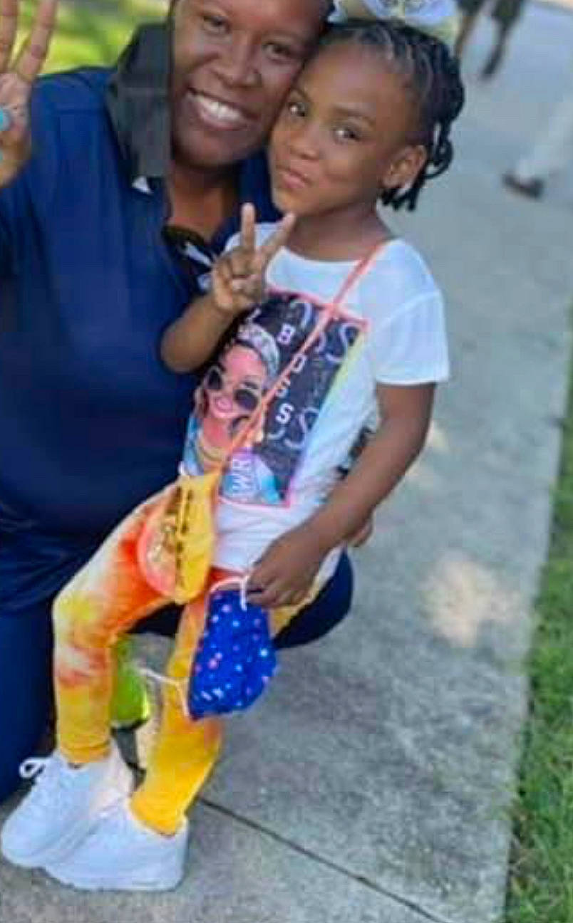 Khadiyah is registered to the contest to win money with this photo: child, electric_blue, event, fun, hairstyle, happy, hat, head, jewellery, joy, leisure, necklace, organ, people, person, sitting, smile, snapshot, t_shirt, thumb