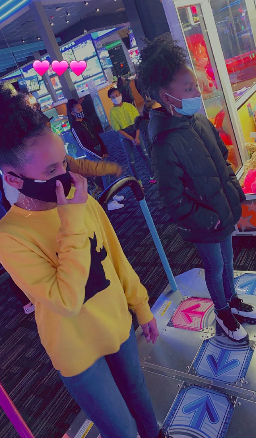 Nazay joined the competition — help win amazing prizes! bag, cool, event, eyewear, fun, goggles, human_leg, jacket, leg, leisure, luggage_and_bags, magenta, person, purple, snapshot, social_group, street_fashion, sunglasses, textile, thigh