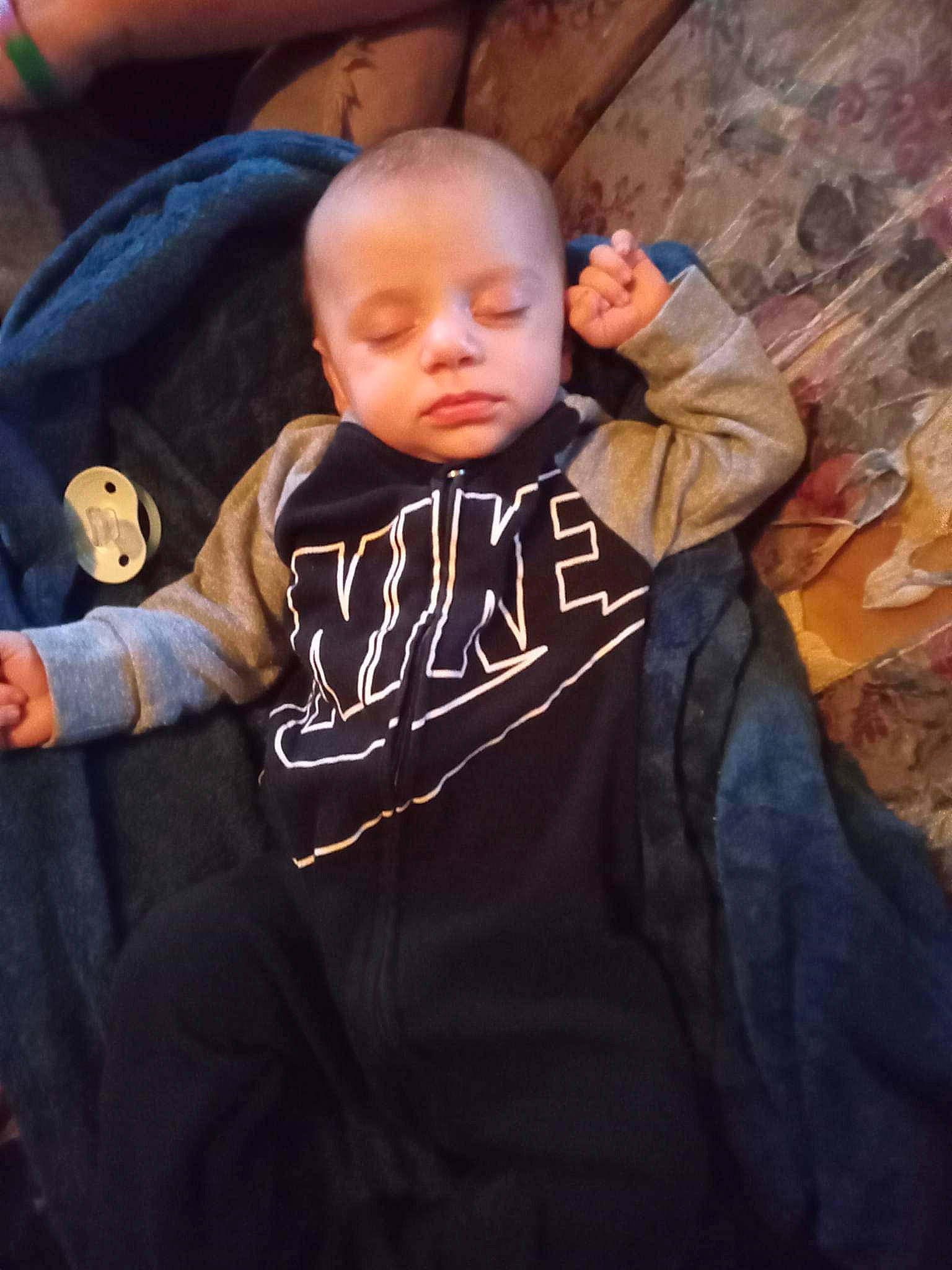 Benjamin is registered to the contest to win money with this photo: baby, baby_carriage, baby_products, baby_toddler_clothing, car_seat, child, comfort, fun, gesture, happy, head, hoodie, person, photo_caption, room, sitting, sleeve, sportswear, t_shirt, thumb