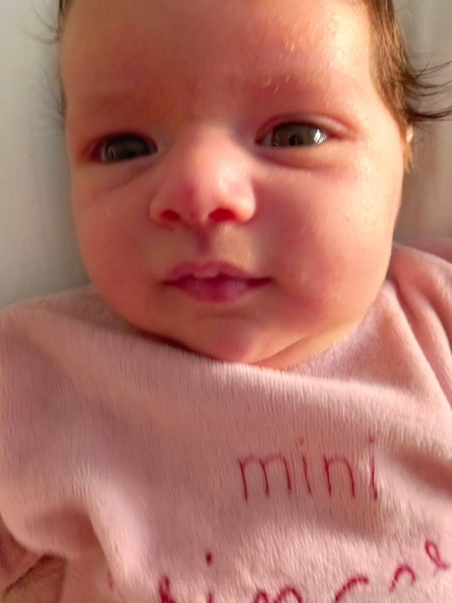 Aroussia a rejoint le concours — aidez-le/la à gagner de superbes lots ! baby, baby_toddler_clothing, cheek, child, chin, close_up, comfort, ear, eyebrow, eyelash, iris, lip, mouth, neck, no_expression, nose, person, pink, skin, sleeve