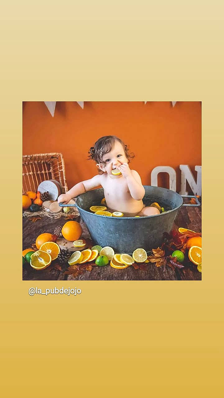 Wyatt participe au concours pour gagner de l'argent avec cette photo : art, bowl, citrus, clementine, cooking, cookware_and_bakeware, cuisine, food, food_group, fruit, homemaker, mandarin_orange, natural_foods, orange, person, plant, rangpur, recipe, tangerine, toddler