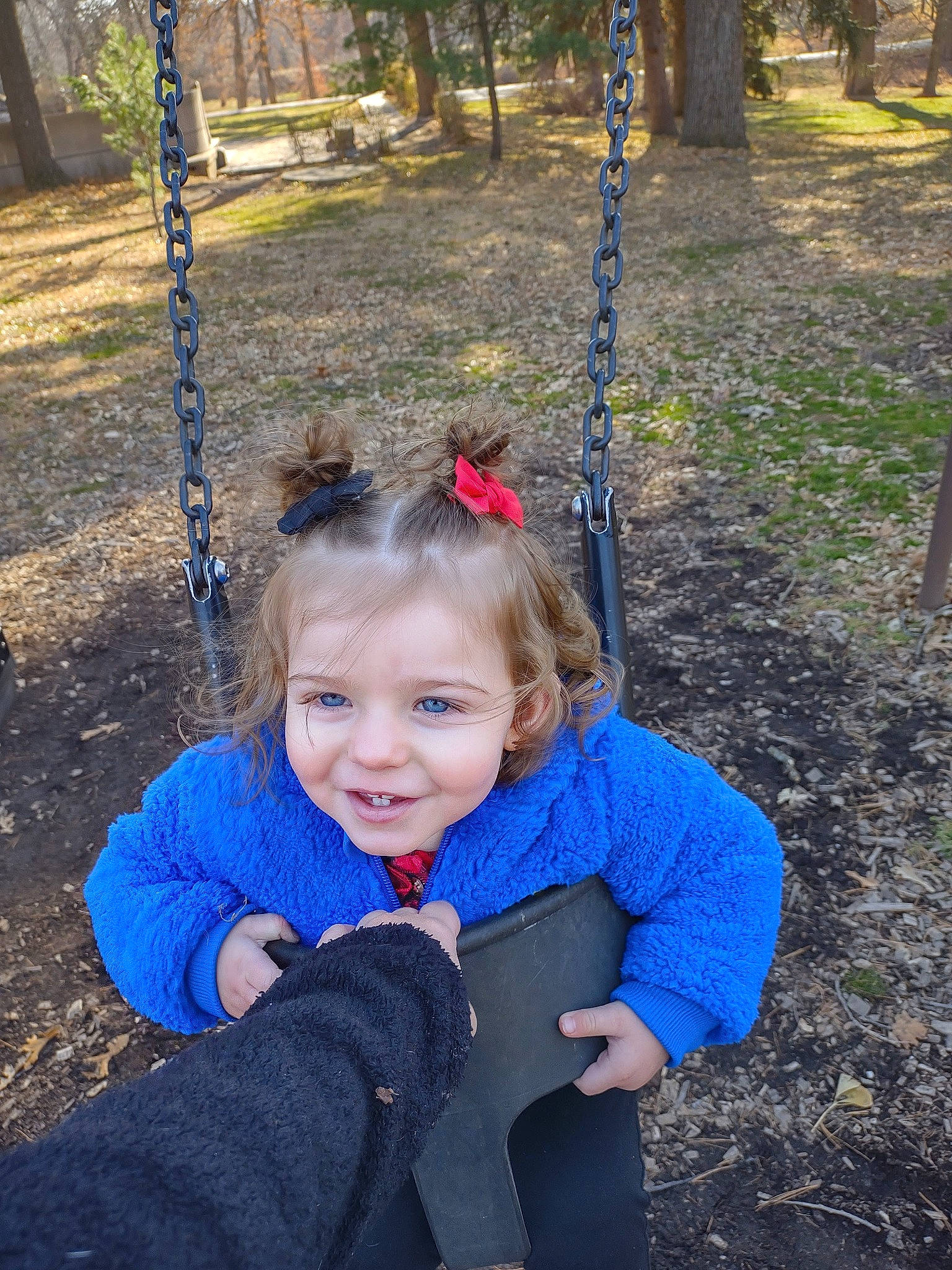 Harmoni is registered to the contest to win money with this photo: black, blue, eye, grass, happy, human_body, joy, leisure, mammal, nature, people_in_nature, person, photograph, plant, playground, public_space, smile, swing, toddler, tree