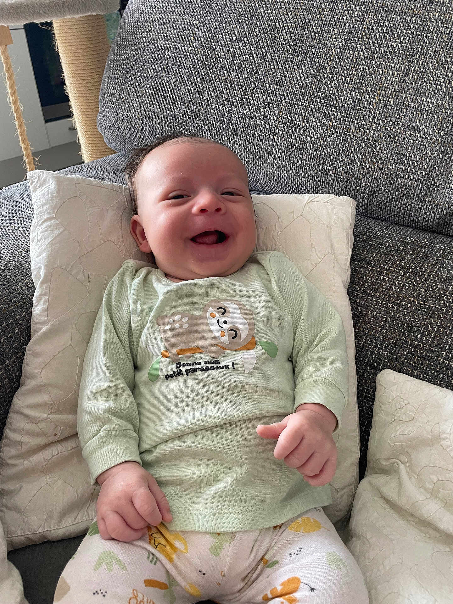 Harry participe au concours pour gagner de l'argent avec cette photo : baby, smiling, infant, pajamas, couch, pillows, happy, face, child, indoors, clothing, sitting, cute, home, relaxing, person, soft, furniture, portrait, cozy