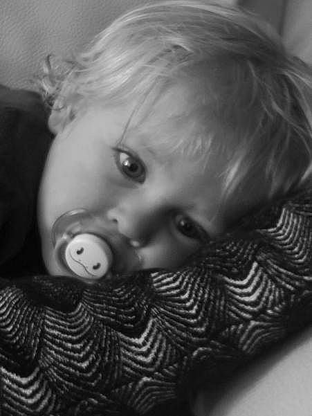 Lylian participe au concours pour gagner de l'argent avec cette photo : baby, baby_toddler_clothing, black_and_white, cheek, child, chin, ear, eye, eyebrow, eyelash, face, flash_photography, hairstyle, head, iris, lip, mouth, nose, person, skin