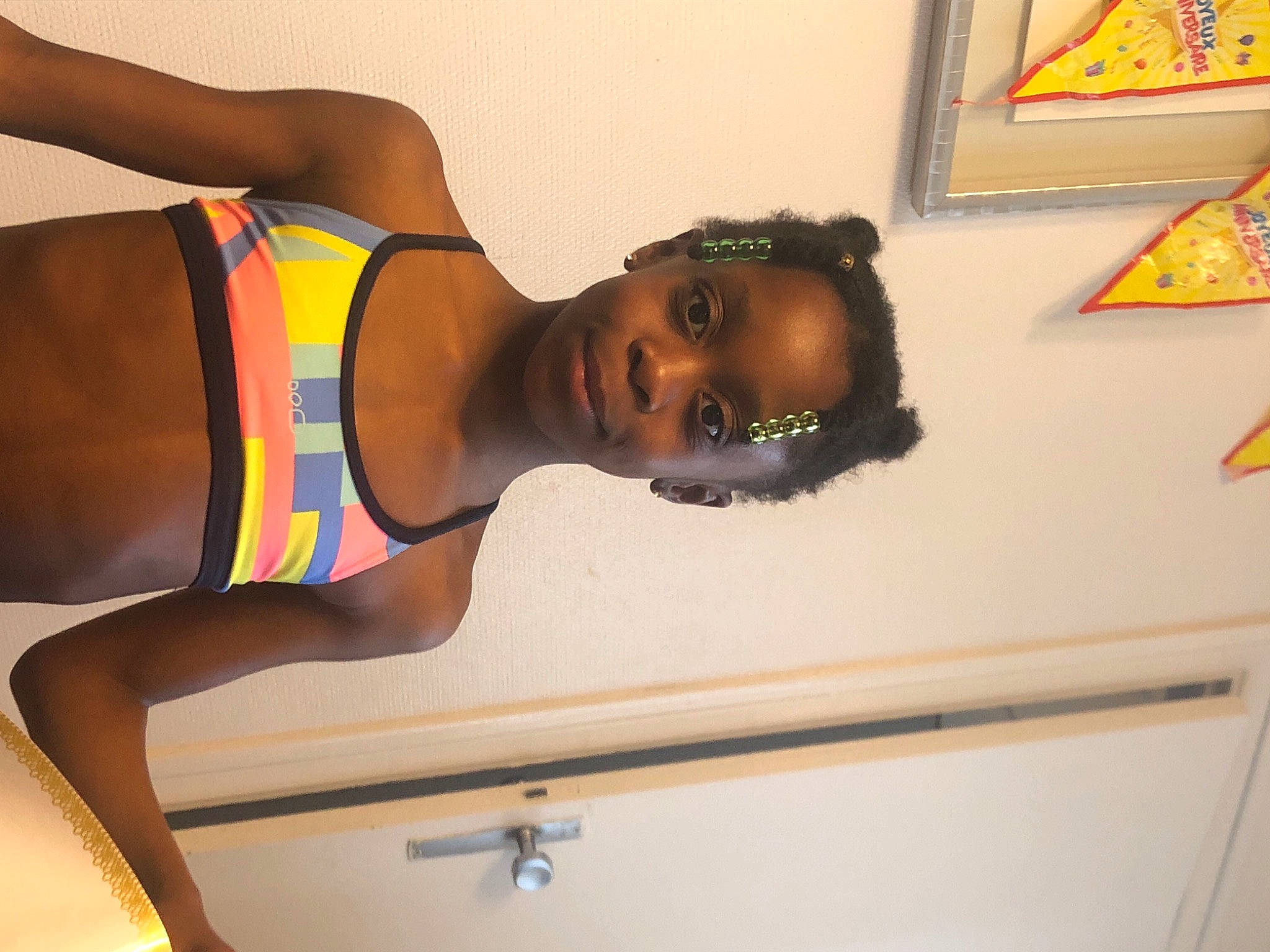 Ivy a rejoint le concours — aidez-le/la à gagner de superbes lots ! abdomen, black_hair, brassiere, chest, elbow, fun, headgear, human_body, joy, leg, lingerie, neck, person, picture_frame, shoulder, stomach, swimwear, thigh, trunk, undergarment