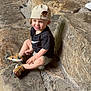 Maylone a rejoint le concours — aidez-le/la à gagner de superbes lots ! black_shirt, boy, cap, casual_clothing, child, cute, daylight, feet, gravel, happy, legs, outdoor, person, portrait, rock, sandals, sitting, smiling, stone_steps, toddler