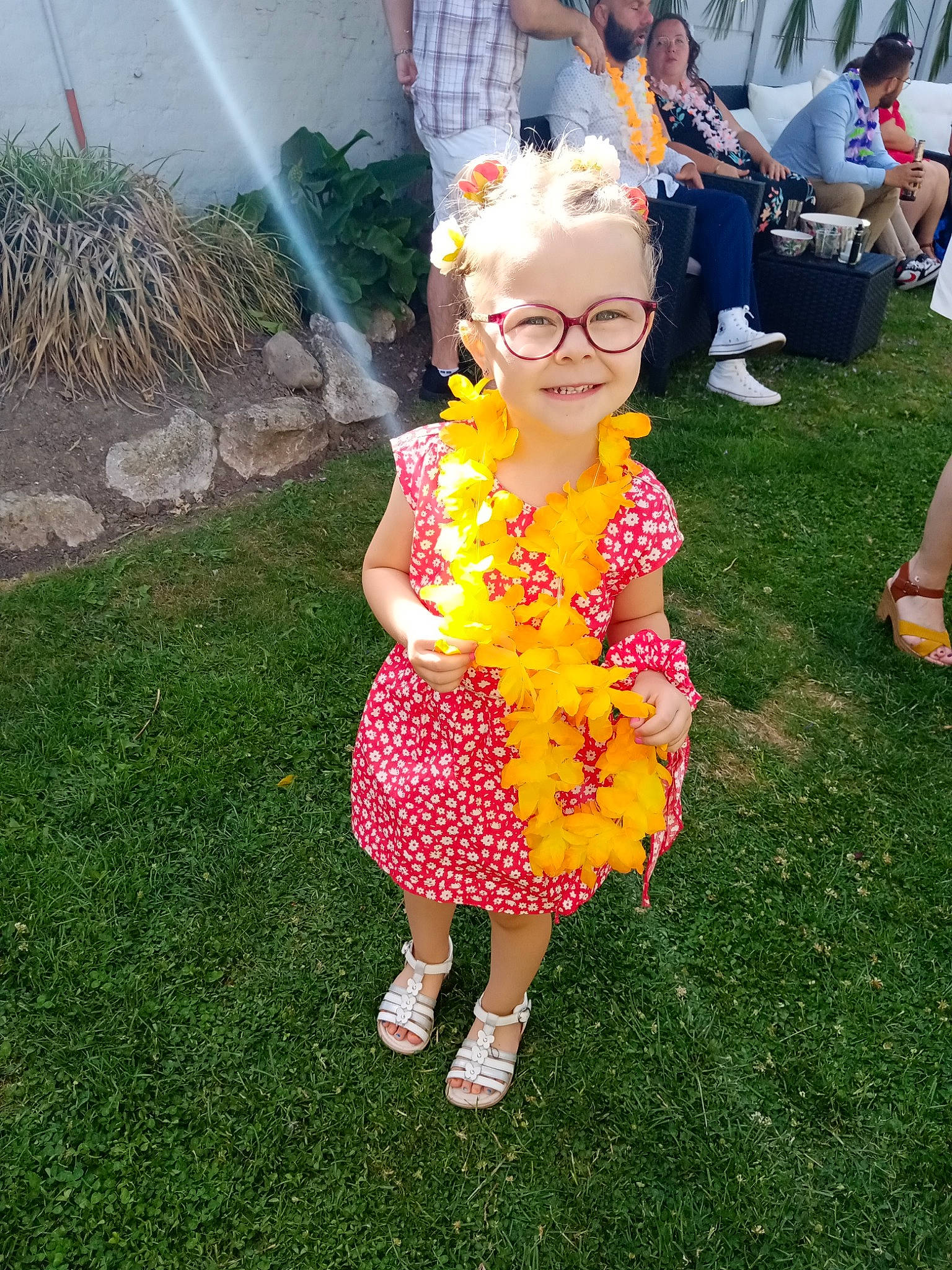 Inès participe au concours pour gagner de l'argent avec cette photo : child, event, eyewear, flower, footwear, fun, glasses, grass, happy, headwear, joy, lawn, leg, leisure, people_in_nature, person, petal, sandal, shoe, shorts