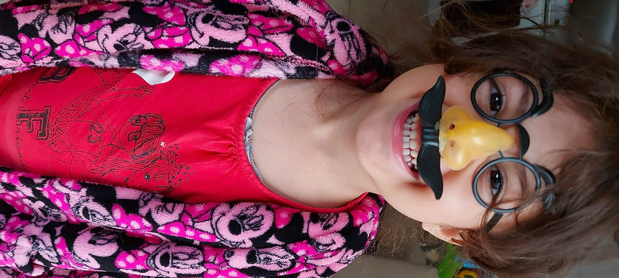 Paola a rejoint le concours — aidez-le/la à gagner de superbes lots ! arm, black_hair, chest, cool, eye, eyelash, face, happy, head, human_body, joint, joy, lip, mouth, muscle, neck, organ, person, pink, skin