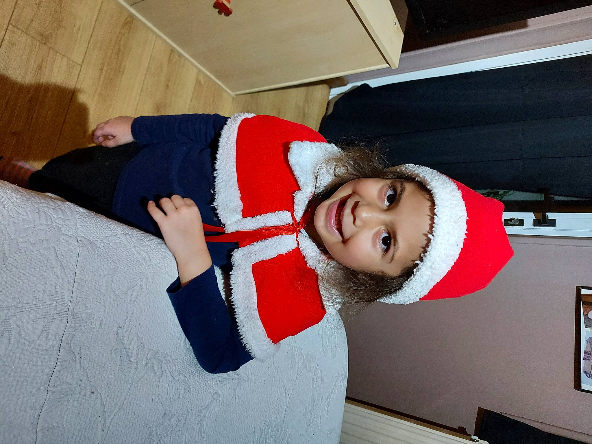 Paola a rejoint le concours — aidez-le/la à gagner de superbes lots ! carmine, child, costume, elbow, flooring, fun, glove, happy, headwear, joy, knee, leisure, person, personal_protective_equipment, recreation, sleeve, smile, thigh, uniform, window