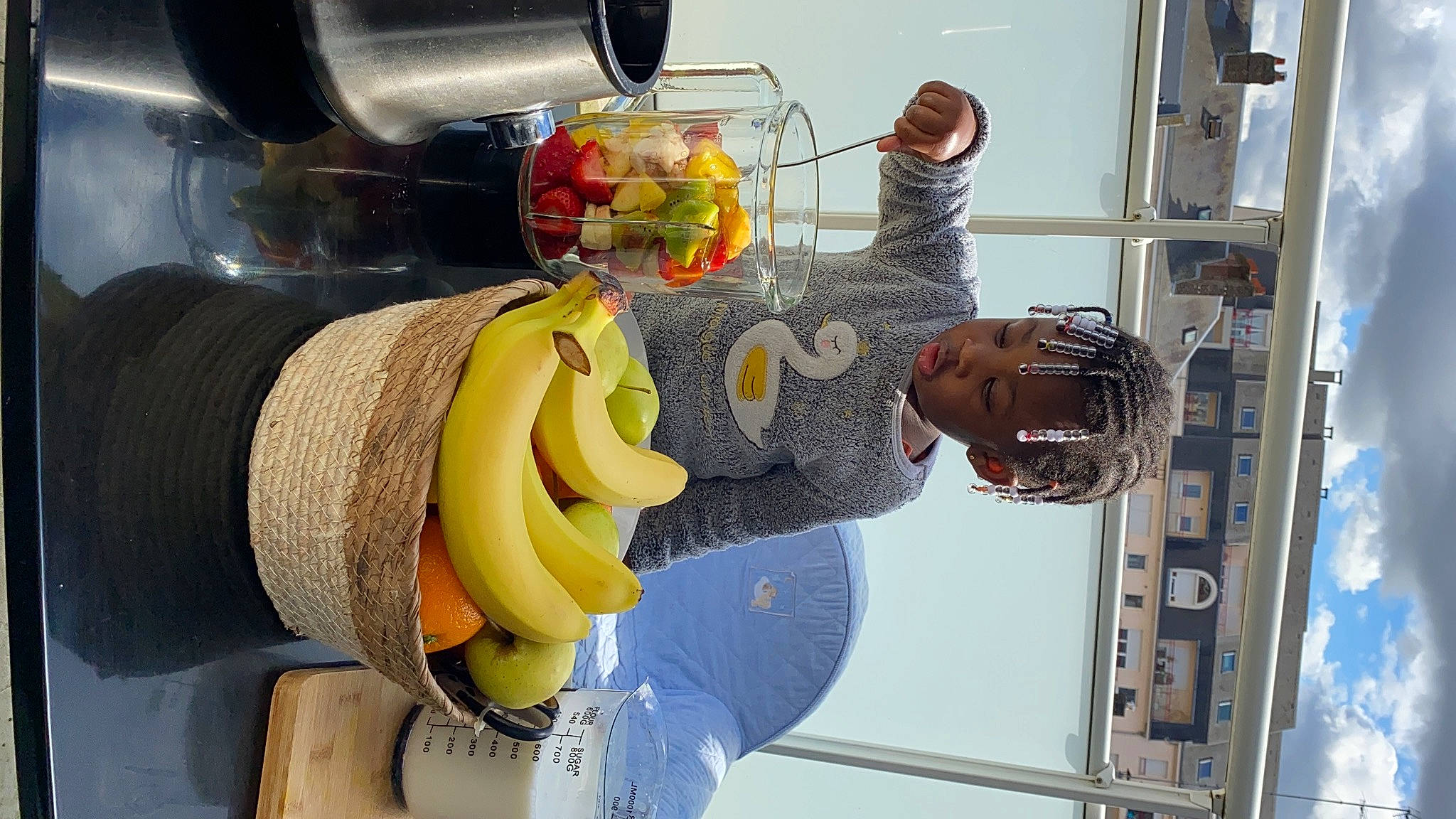 Kiya a rejoint le concours — aidez-le/la à gagner de superbes lots ! cooking, engineering, food, fun, gas, glass, glove, machine, person, personal_protective_equipment, plastic, plastic_bottle, room, science, snapshot, toy, water, yellow