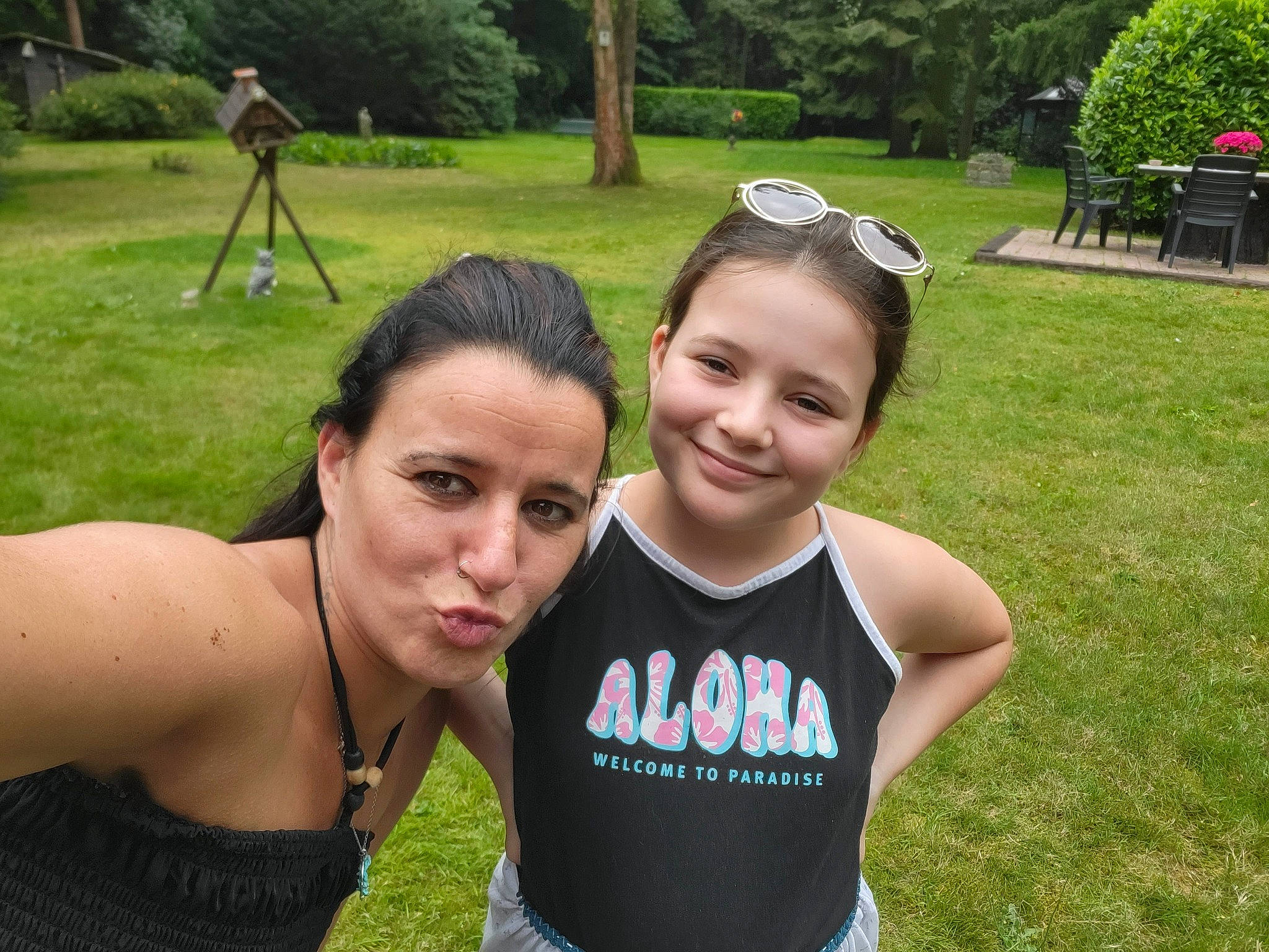 Fiorella participe au concours pour gagner de l'argent avec cette photo : active_tank, chest, community, fun, grass, grass_family, green, happy, joy, lawn, leisure, mammal, people, person, plant, recreation, shoulder, sleeveless_shirt, smile, summer