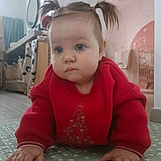 Lynaé participe au concours pour gagner de l'argent avec cette photo : baby, child, cozy, crawling, crib, curly_hair, cute, face, floor, hands, home, indoor, infant, mirror, pastel_colors, person, pigtails, play_mat, portrait, red_sweater