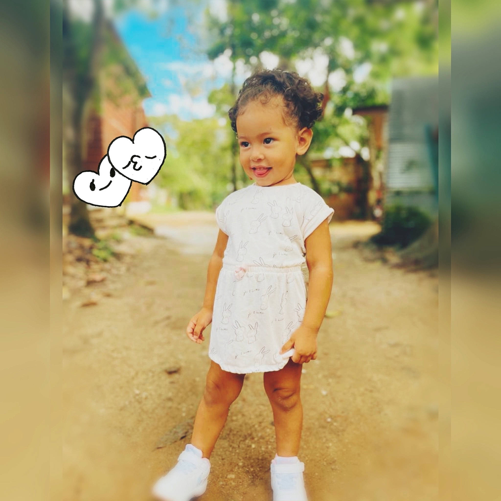 Lyana a rejoint le concours — aidez-le/la à gagner de superbes lots ! baby, baby_toddler_clothing, child, child_model, gesture, happy, joy, person, sleeve, sock, summer, toddler