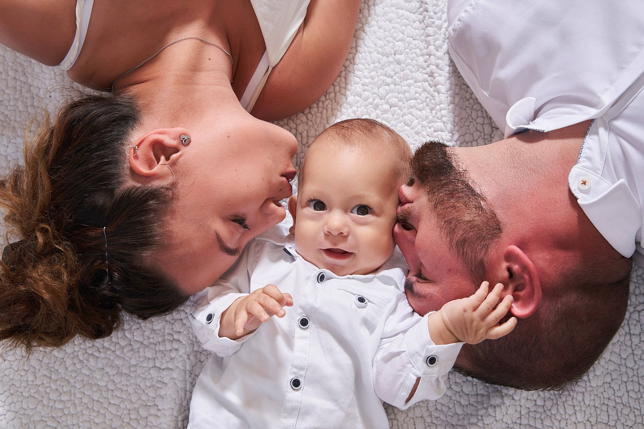 Lyes participe au concours pour gagner de l'argent avec cette photo : baby, baby_toddler_clothing, cheek, child, event, finger, fun, gesture, hairstyle, happy, jewellery, love, mouth, nose, person, sitting, skin, smile, toddler, tradition