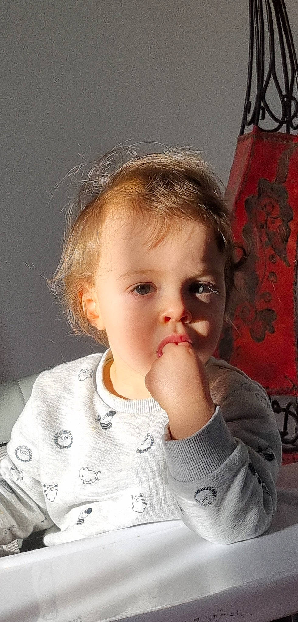 Jayson participe au concours pour gagner de l'argent avec cette photo : baby, baby_toddler_clothing, blond, cheek, child, ear, eyelash, finger, forehead, hair, happy, human_body, iris, lip, mouth, neck, nose, person, skin, sleeve