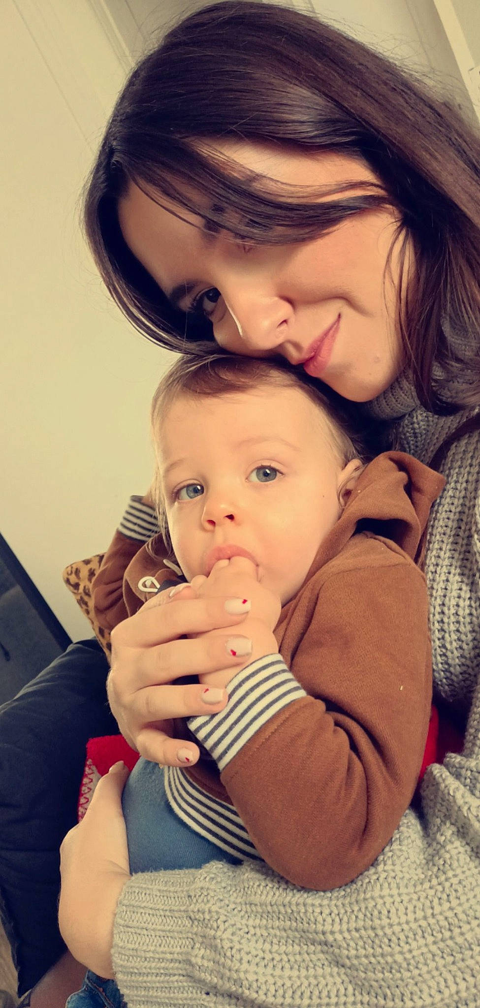 Jayson participe au concours pour gagner de l'argent avec cette photo : baby, cheek, child, drinkware, ear, eyebrow, eyelash, finger, gesture, happy, interaction, iris, joy, lip, mammal, mouth, neck, nose, organ, person