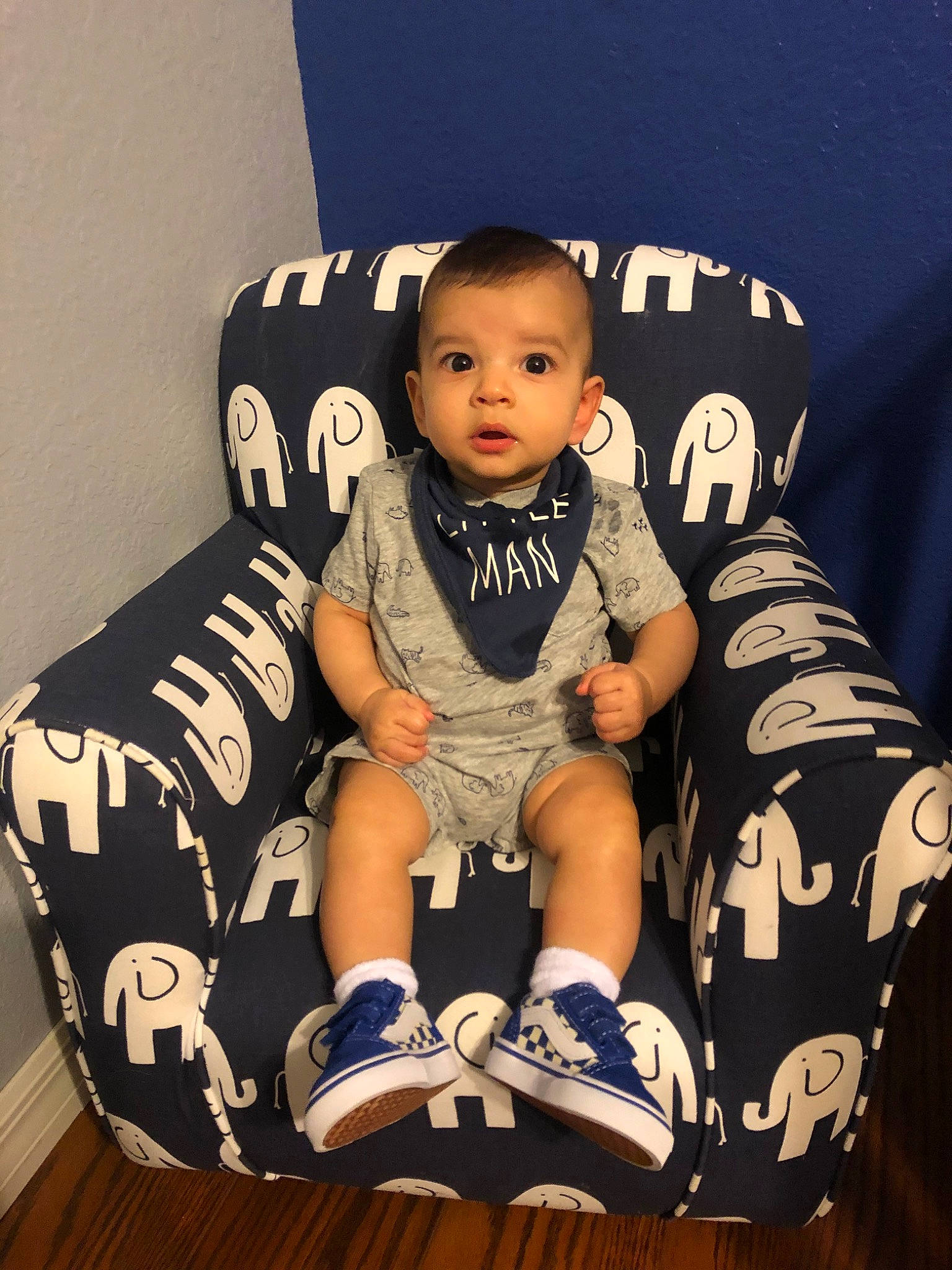 Atreyu is registered to the contest to win money with this photo: baby, baby_toddler_clothing, blue, chair, child, cool, furniture, head, person, product, sitting, sleeve, t_shirt, toddler