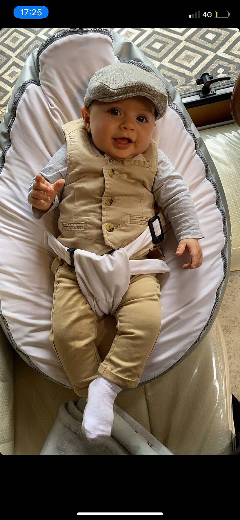 Aydem participe au concours pour gagner de l'argent avec cette photo : baby, baby_carriage, baby_products, baby_safety, baby_toddler_clothing, cap, chair, comfort, fun, headwear, human_leg, lap, leg, person, sitting, sleeve, smile, thigh, thumb, toddler