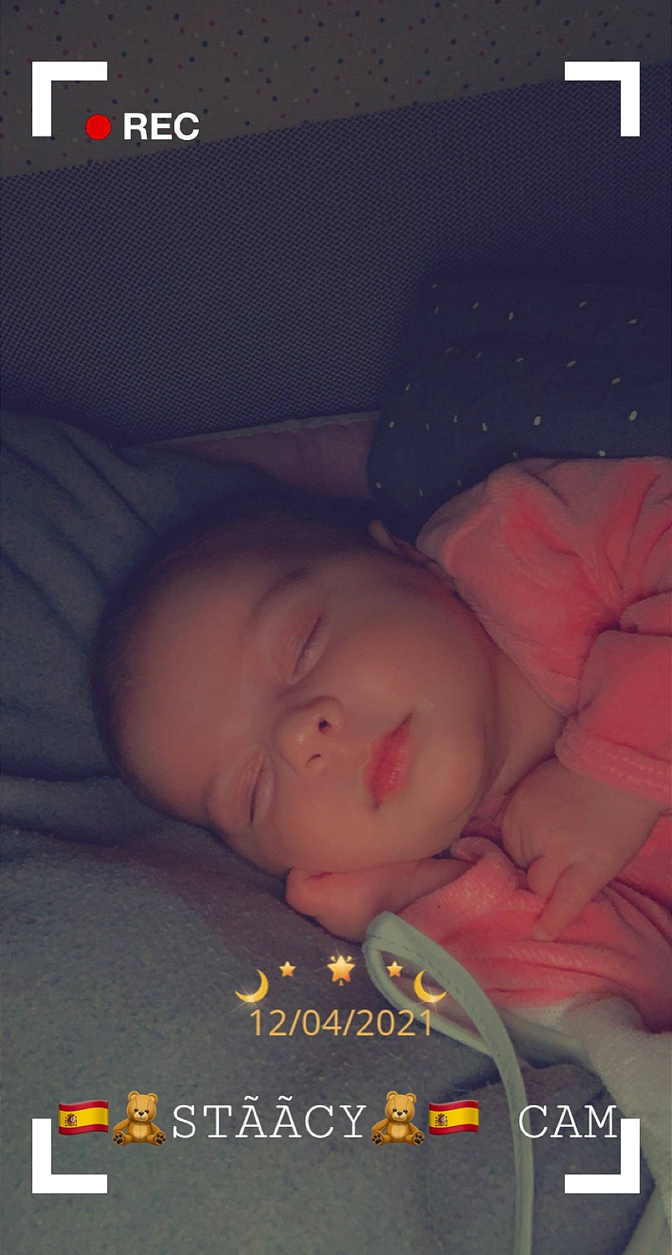 Capucine a rejoint le concours — aidez-le/la à gagner de superbes lots ! baby, baby_sleeping, baby_toddler_clothing, bedtime, cheek, child, cloud, comfort, darkness, flash_photography, flesh, font, happy, lip, mouth, nose, person, photo_caption, product, sleeve