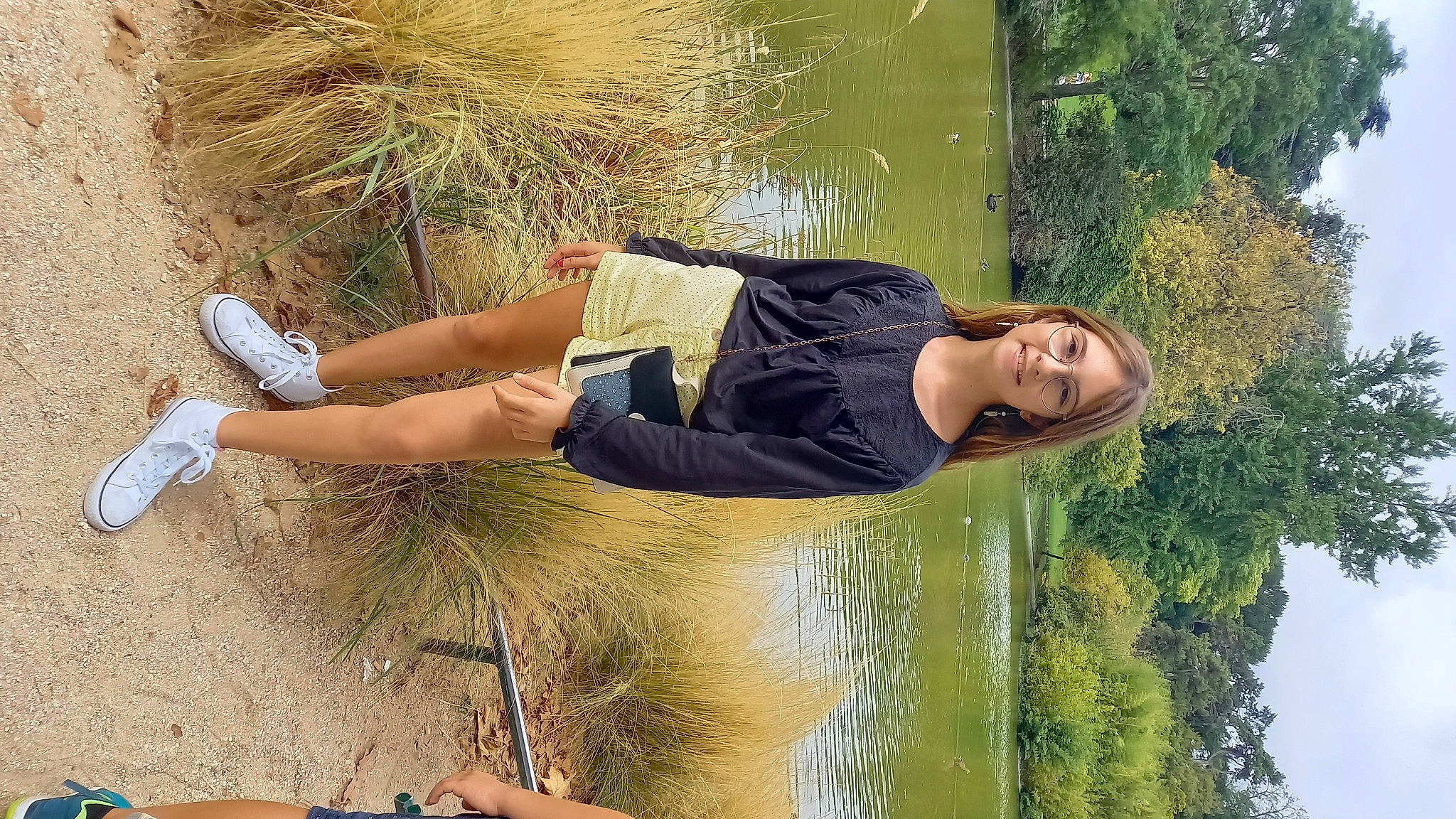 Roxanne a rejoint le concours — aidez-le/la à gagner de superbes lots ! fun, grass, grassland, happy, human_leg, joy, knee, lake, landscape, leisure, people_in_nature, person, plant, recreation, reflection, sky, summer, sunlight, thigh, tree