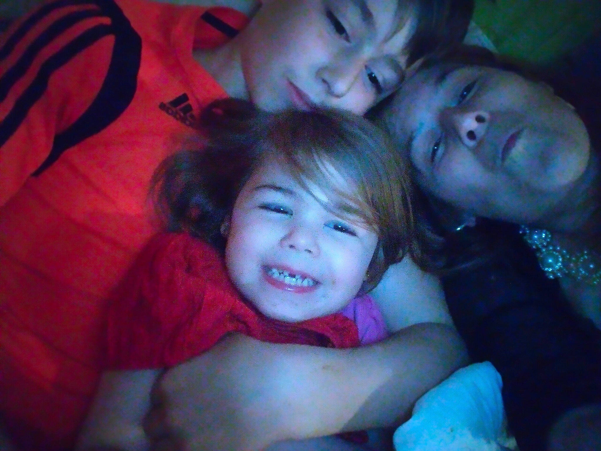 Jade participe au concours pour gagner de l'argent avec cette photo : cheek, ear, eye, eyebrow, face, flash_photography, gesture, happy, head, headwear, interaction, iris, joy, lip, mouth, nose, organ, person, plant, skin