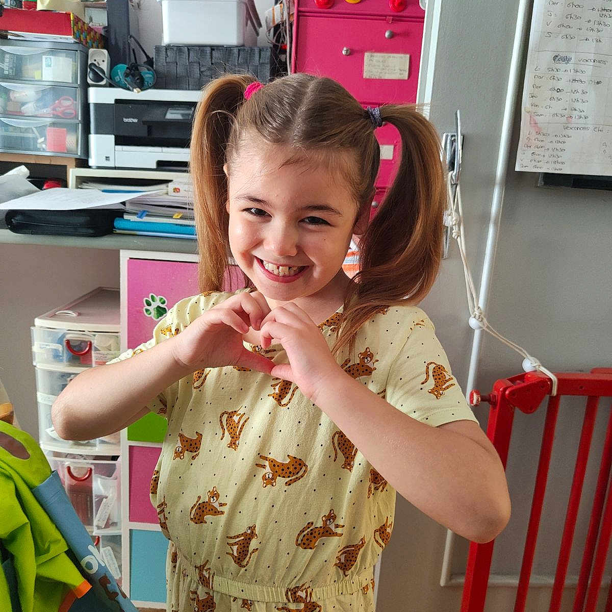 Jade a rejoint le concours — aidez-le/la à gagner de superbes lots ! cabinet, casual, cheerful, child, colorful, cute, decor, dress, furniture, girl, happy, heart_shape, indoor, person, pigtails, playroom, smiling, storage, toys, young