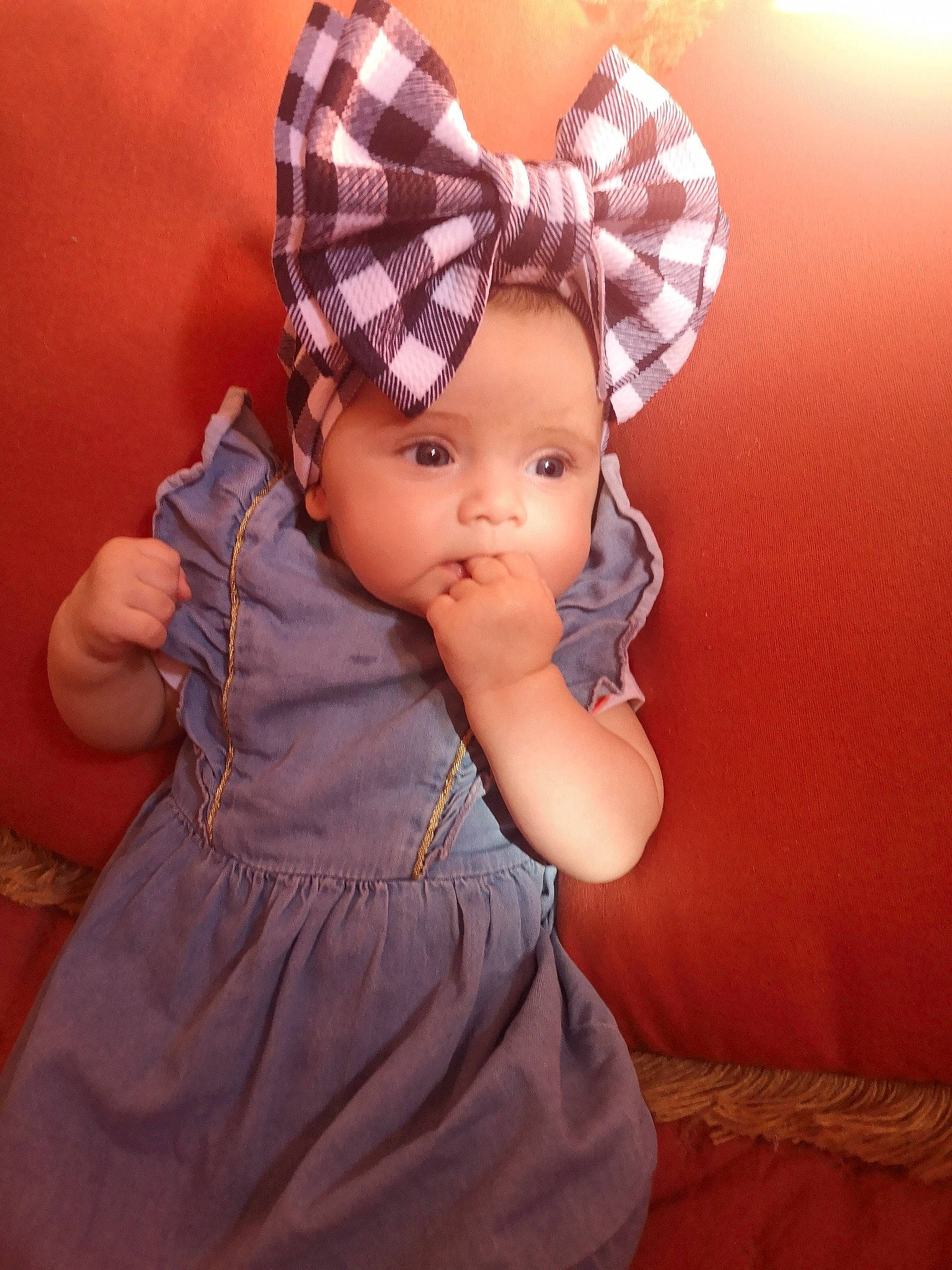 Laura participe au concours pour gagner de l'argent avec cette photo : baby, baby_toddler_clothing, cap, child, costume_hat, ear, face, finger, hand, happy, headband, headpiece, lip, neck, pattern, person, pink, purple, skin, sleeve