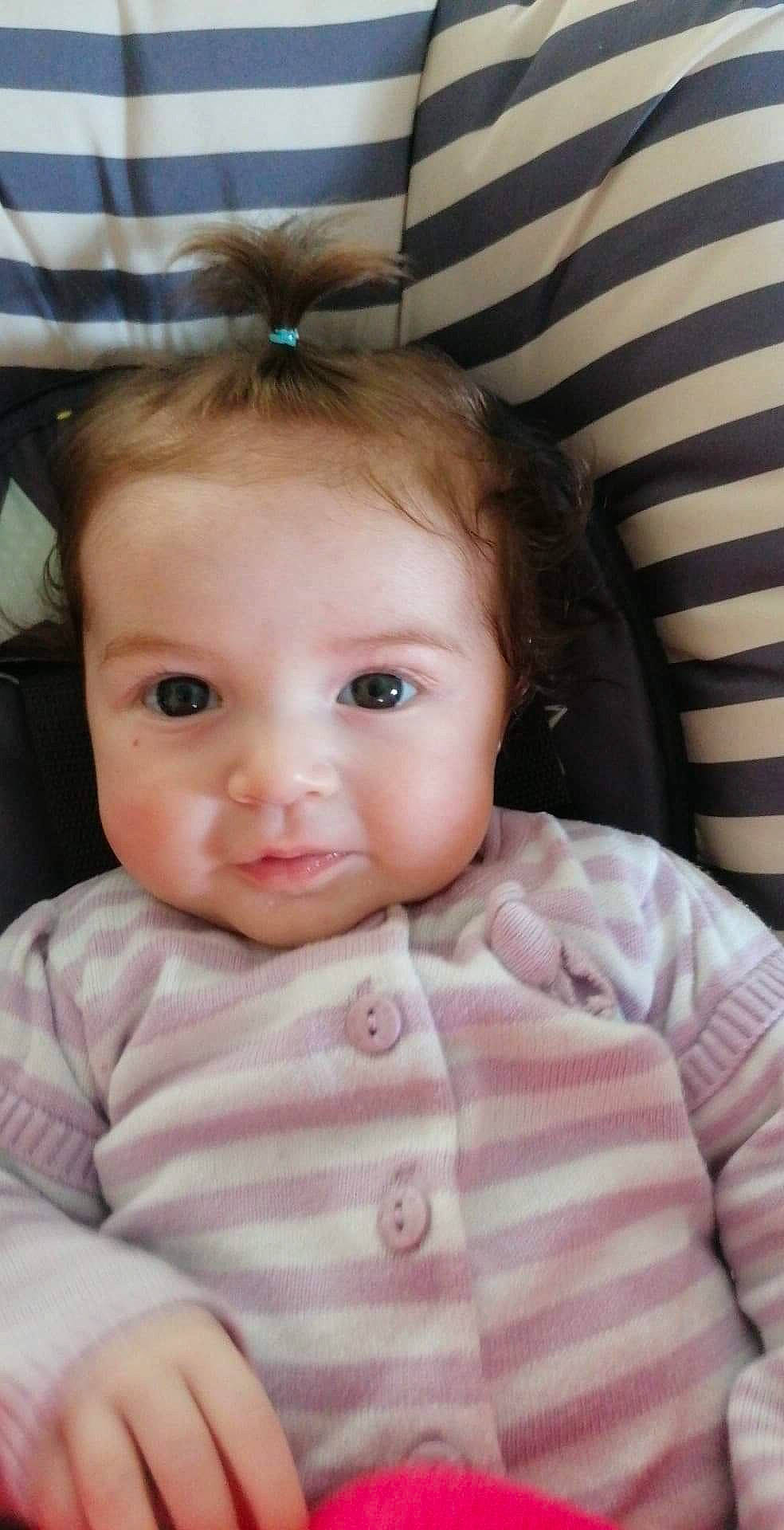 Elyna participe au concours pour gagner de l'argent avec cette photo : baby, baby_toddler_clothing, cheek, chin, ear, eye, eyebrow, eyelash, forehead, head, human_body, iris, lip, mouth, nose, person, pink, skin, sleeve, smile