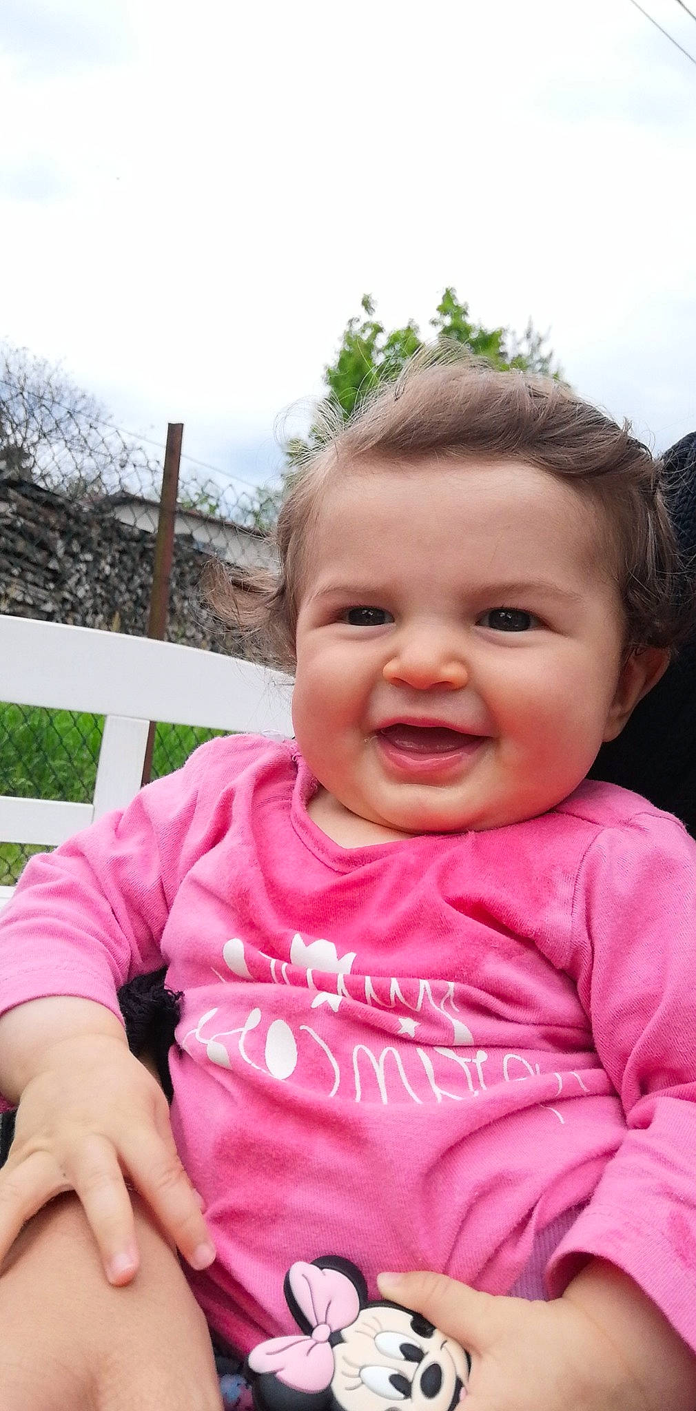 Elyna participe au concours pour gagner de l'argent avec cette photo : baby, baby_toddler_clothing, cheek, facial_expression, gesture, grass, hair, happy, iris, joy, leisure, lip, mammal, person, pink, skin, sky, sleeve, smile, toddler