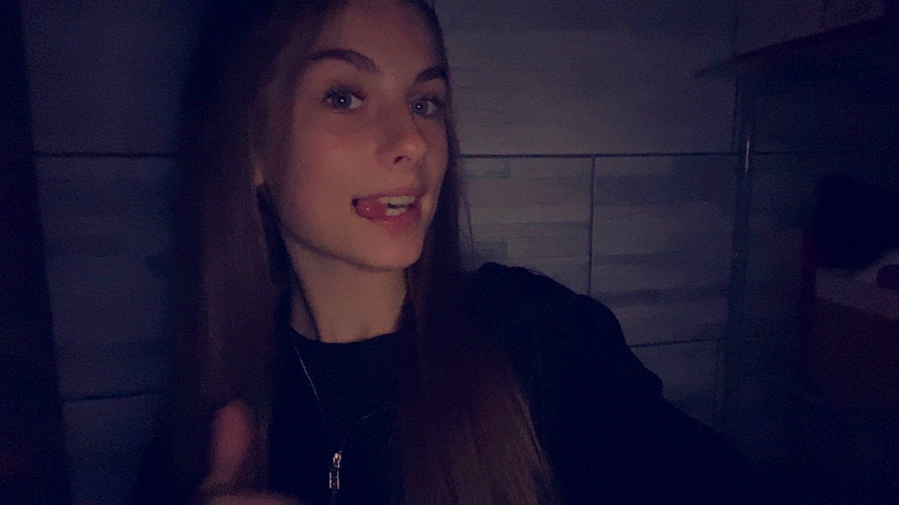 Kelia a rejoint le concours — aidez-le/la à gagner de superbes lots ! black_hair, chin, darkness, electric_blue, eyebrow, eyelash, face, flash_photography, fun, happy, jaw, jewellery, joy, lip, long_hair, midnight, mouth, neck, nose, person