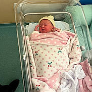 Emy participe au concours pour gagner de l'argent avec cette photo : newborn, baby, blanket, pink, hospital, bassinet, hat, sleeping, infant, bed, fabric, pattern, polka_dot, cherry, clothing, person, indoor, floor, hospital_room, soft