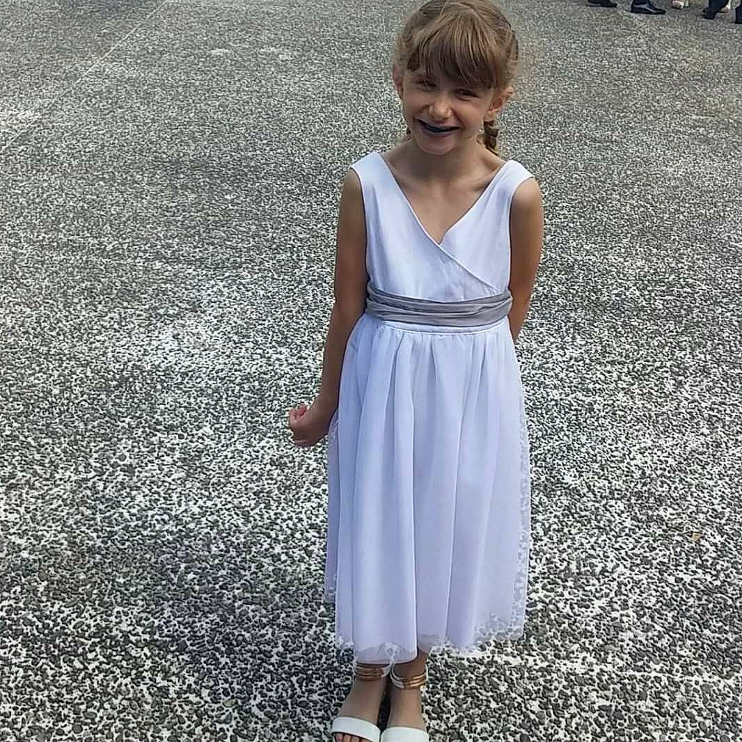 Alicia participe au concours pour gagner de l'argent avec cette photo : a_line, bridal_party_dress, child, clothing, cocktail_dress, day_dress, dress, fashion, fashion_design, footwear, formal_wear, joy, neck, pattern, person, shoe, shoulder, sleeve, style, waist