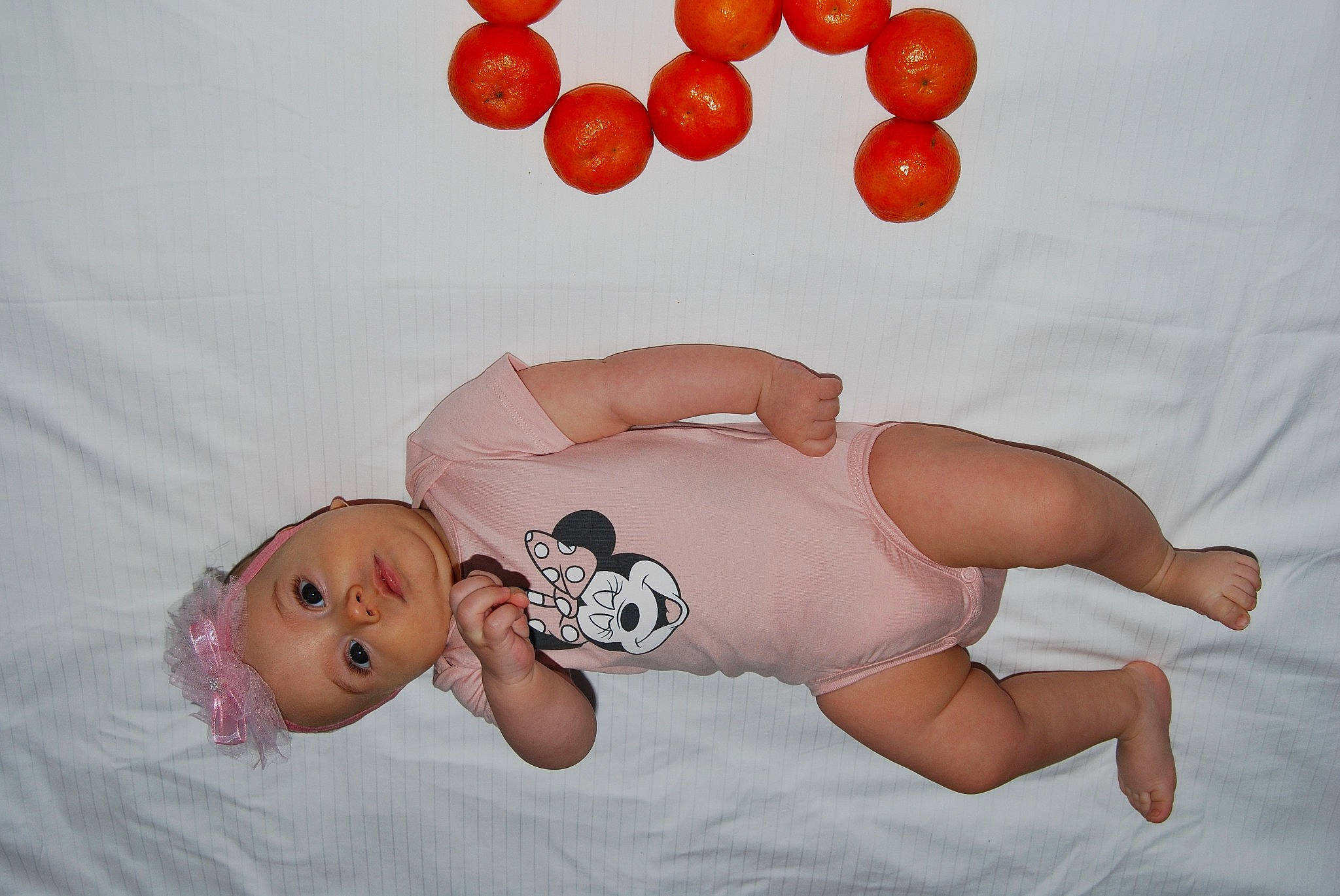 Jacqueline a rejoint le concours — aidez-le/la à gagner de superbes lots ! abdomen, balloon, beauty, chest, comfort, finger, happy, headwear, human_body, joint, knee, leg, natural_foods, orange, person, product, stomach, textile, thigh, trunk