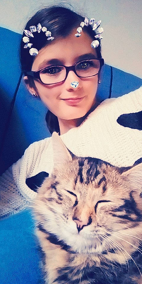 Pépita participe au concours pour gagner de l'argent avec cette photo : cat, cool, ear, eye, eyebrow, eyewear, face, felidae, forehead, fur, glasses, hair, head, headgear, nose, photography, selfie, small_to_medium_sized_cats, smile, whiskers