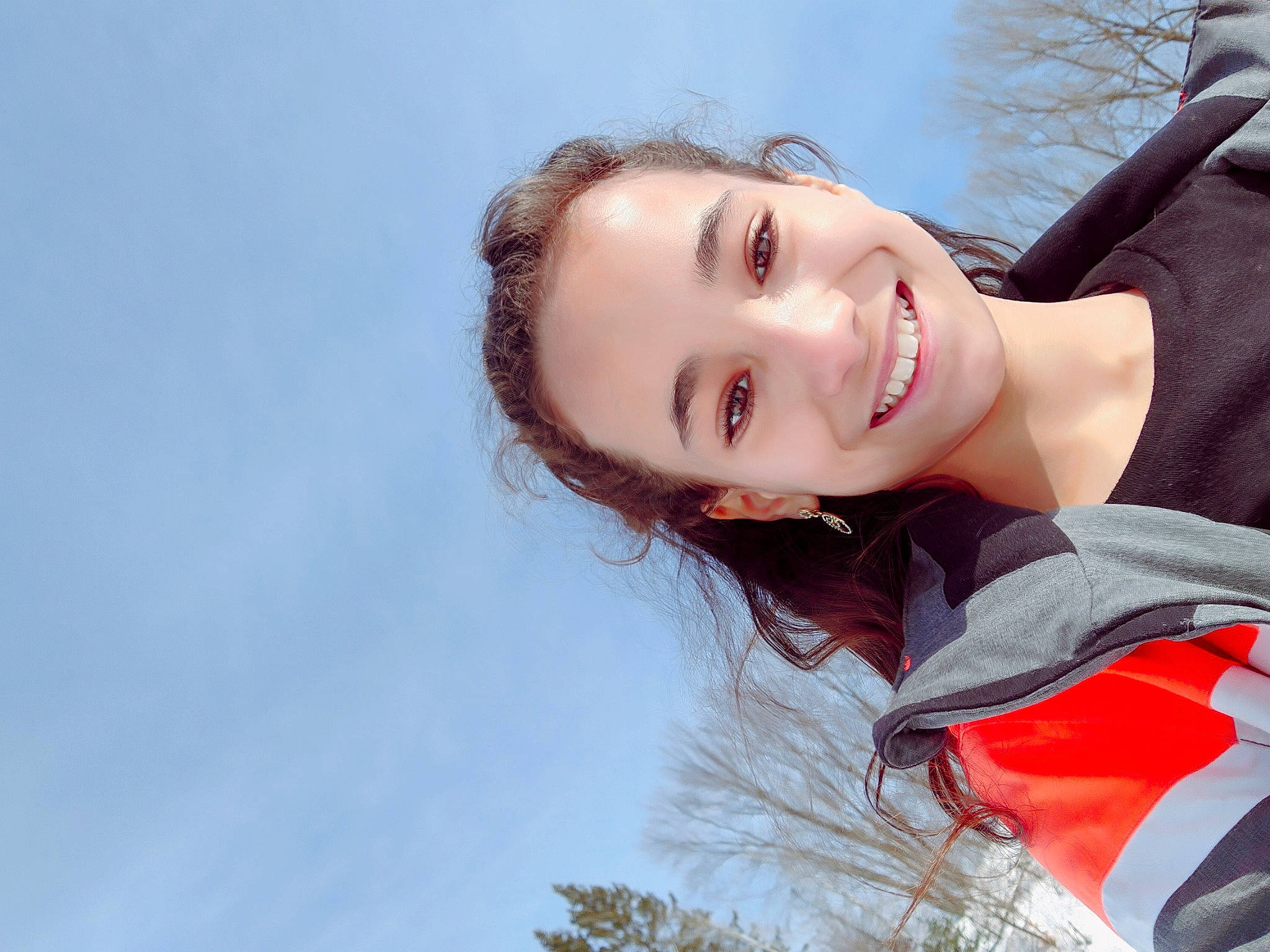 Naomi a rejoint le concours — aidez-le/la à gagner de superbes lots ! black_hair, brown_hair, cloud, eyewear, flash_photography, freezing, fun, happy, joy, laugh, leisure, lip, long_hair, people_in_nature, person, portrait_photography, recreation, sky, smile, travel