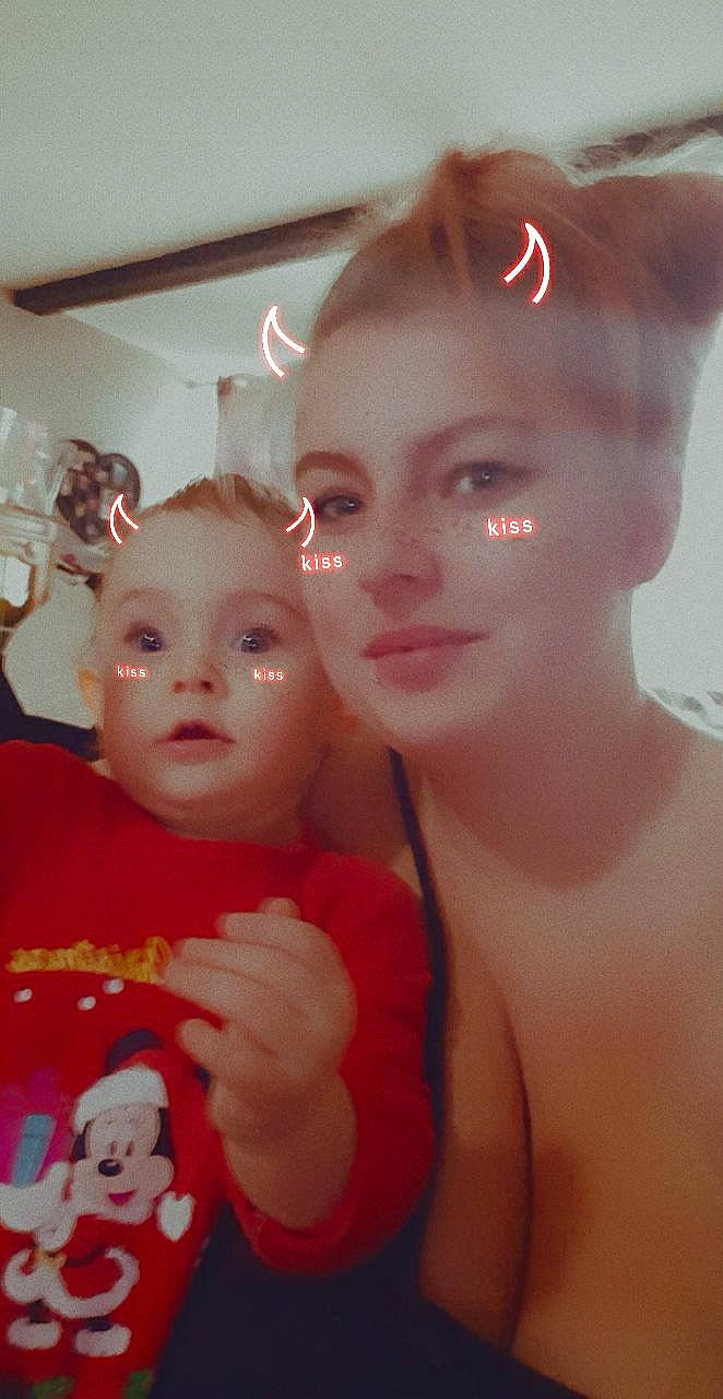 Milla participe au concours pour gagner de l'argent avec cette photo : cheek, chin, cool, ear, eyebrow, eyelash, facial_expression, fun, gesture, hair, happy, human, iris, lip, mammal, mouth, nose, person, red, skin