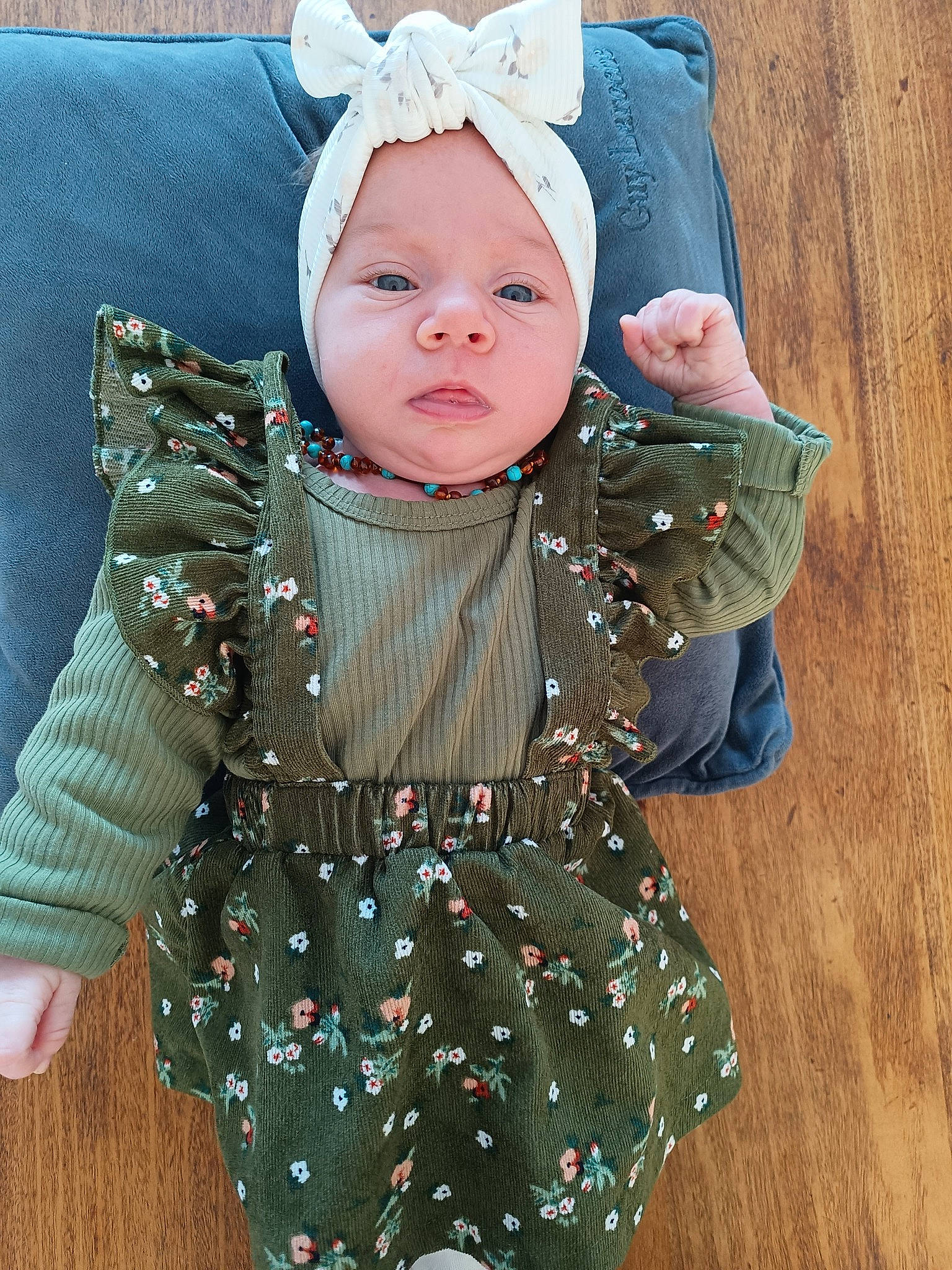 Malo a rejoint le concours — aidez-le/la à gagner de superbes lots ! baby, baby_products, baby_toddler_clothing, child, collar, costume_hat, day_dress, dress, eye, face, fashion_accessory, head, headgear, headwear, one_piece_garment, outerwear, pattern, person, sleeve, textile